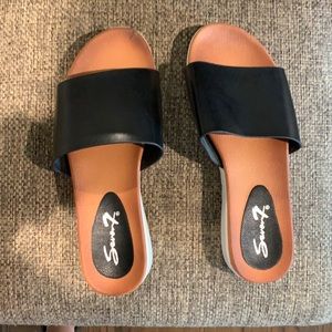** Brand New ** seven7 Sandals